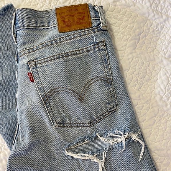 ICONIC Levi’s Jeans with Slit - Picture 2 of 9